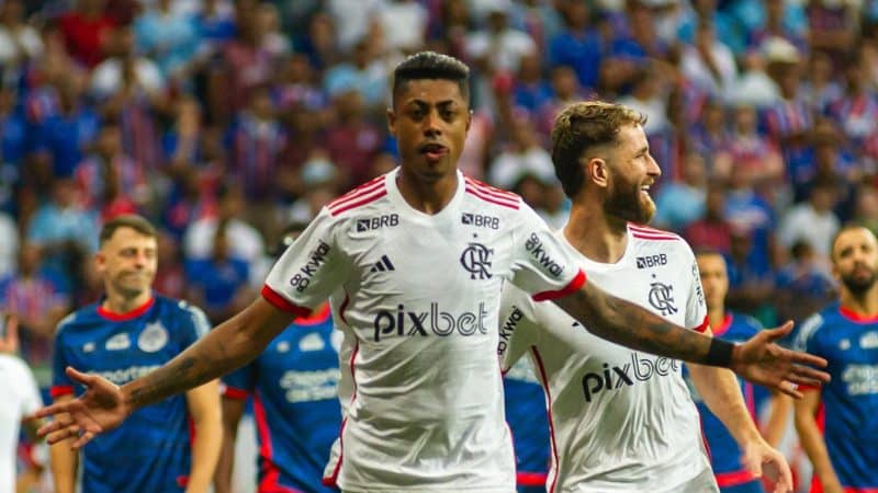 Flamengo transforma problema em solução, e Bruno Henrique garante vantagem na Bahia