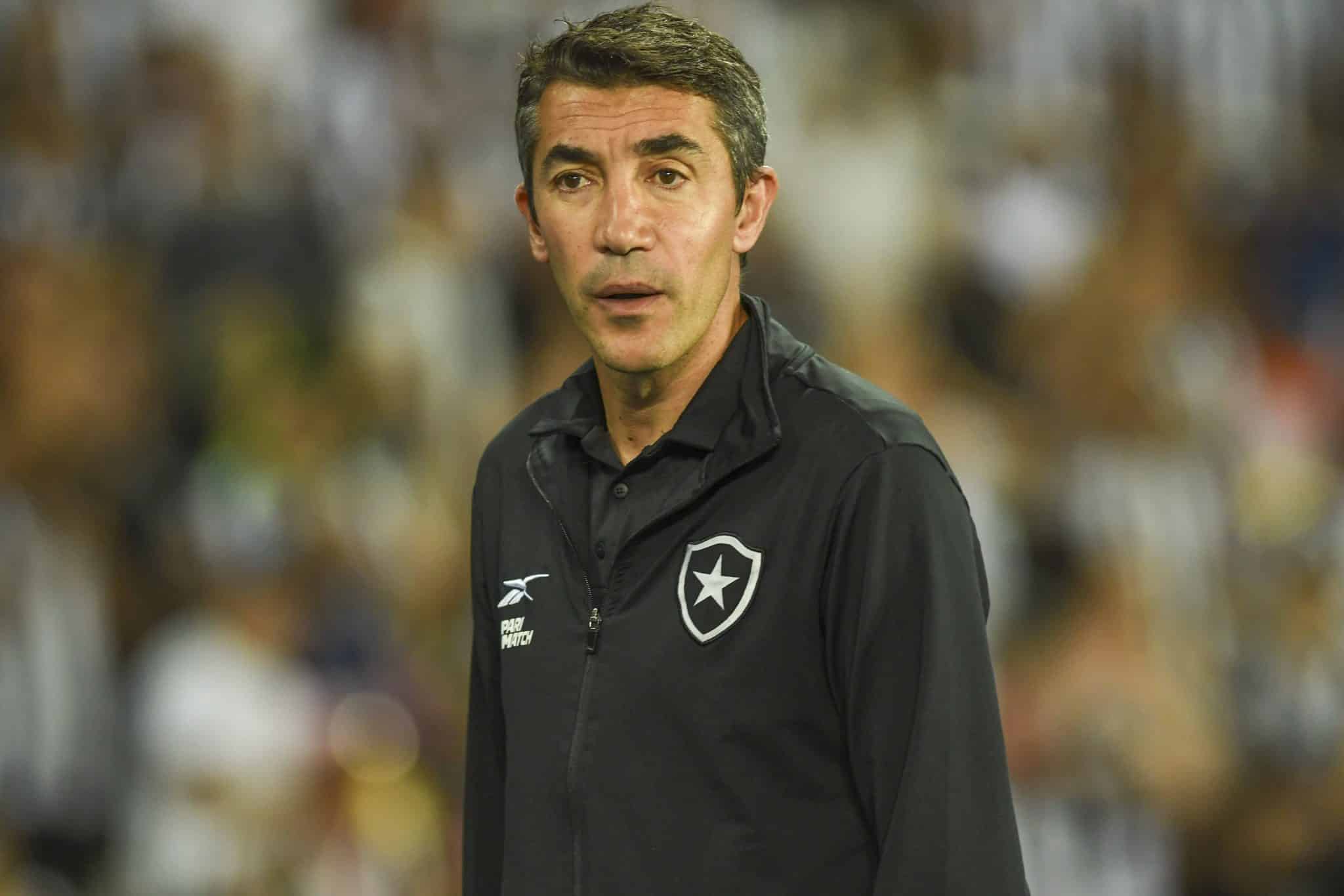 Bruno Lage durante jogo do Brasileir&atilde;o na passagem pelo Botafogo em 2023