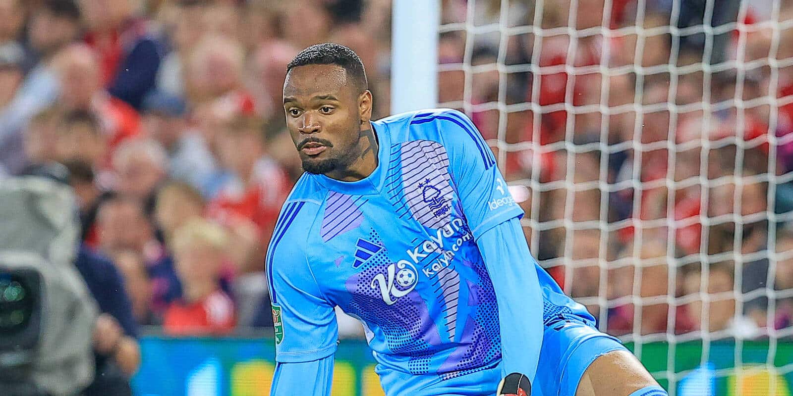 Carlos Miguel sofre gol em 18 segundos e se redime em estreia, mas Nottingham Forest &eacute; eliminado