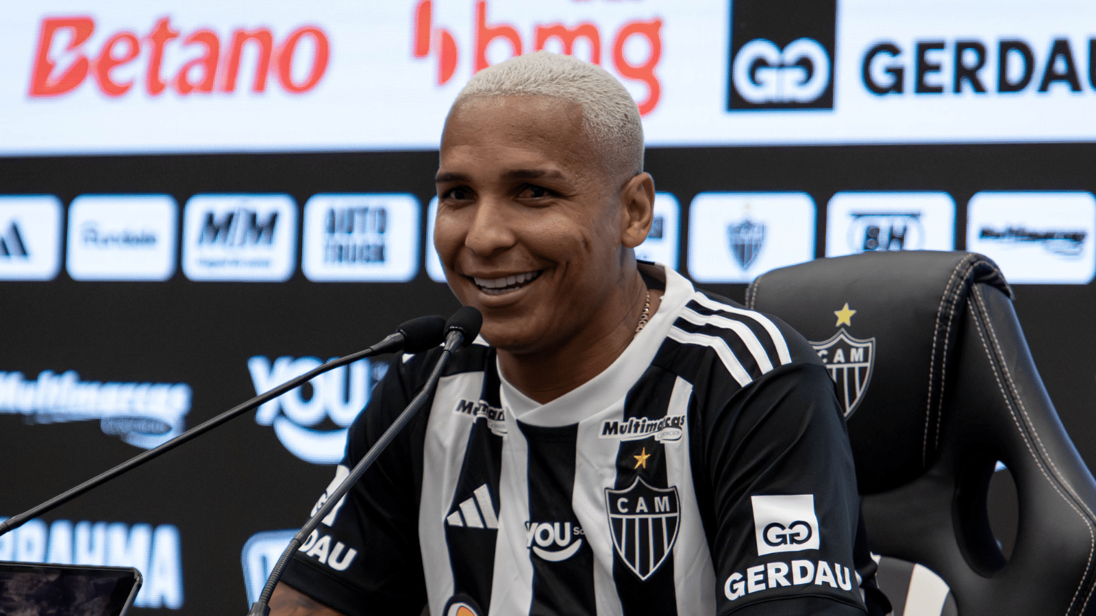 Deyverson estreia pelo Atl&eacute;tico-MG no cl&aacute;ssico contra o Cruzeiro? Milito responde