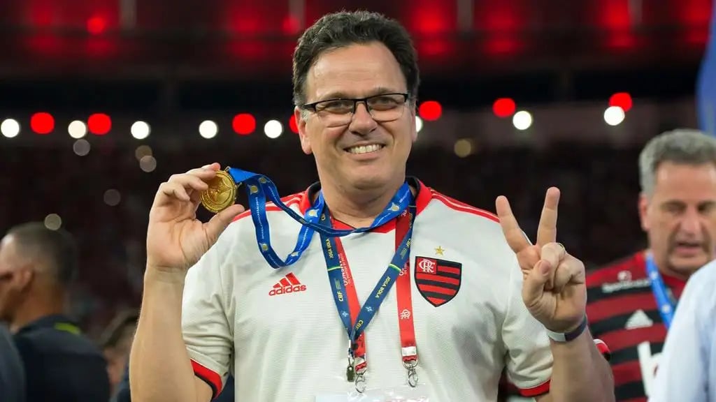 Elei&ccedil;&otilde;es no Flamengo: Dunshee &eacute; l&iacute;der de inten&ccedil;&atilde;o de votos em pesquisa