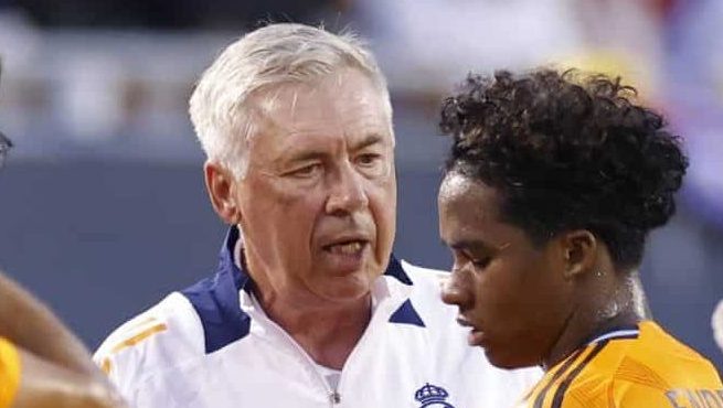 Ancelotti orienta Endrick em amistoso do Real Madrid (Foto: IMAGO / Icon Sportswire)