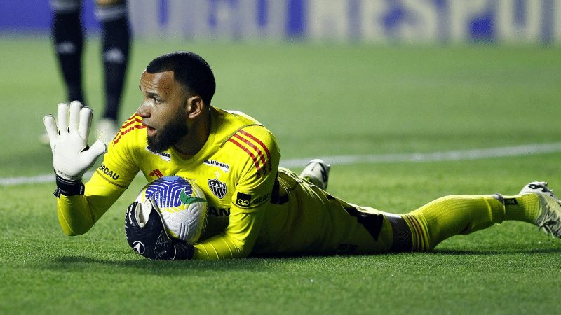 Salvando o Atlético-MG, Everson retorna de lesão em alto nível e cala críticos