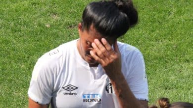 Pioneiro no futebol feminino, Santos leva gol no fim e est&aacute; rebaixado no Brasileiro
