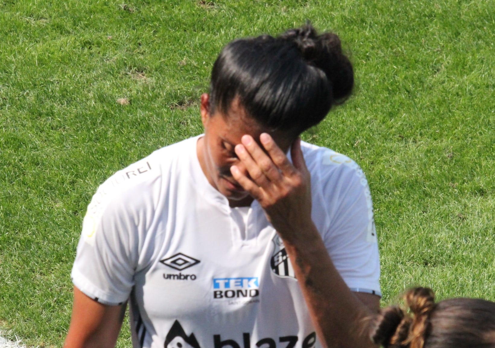 Pioneiro no futebol feminino, Santos leva gol no fim e est&aacute; rebaixado no Brasileiro