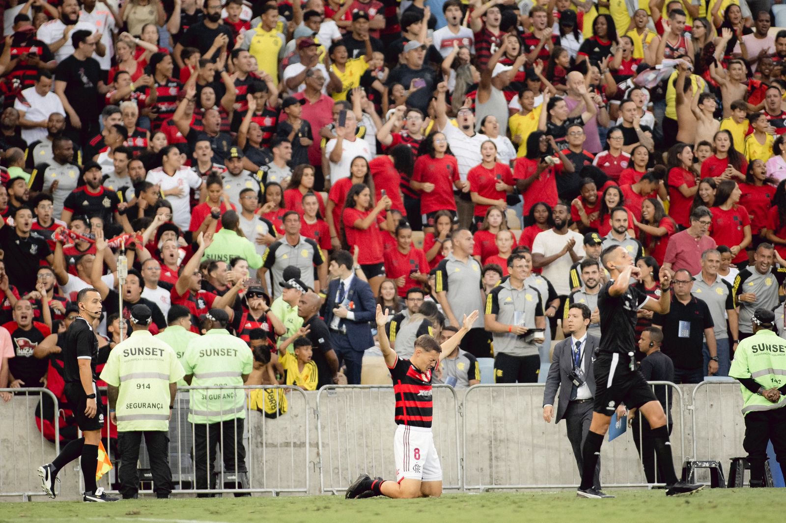 Torcida chega perto de recorde e empurra Flamengo a um in&eacute;dito t&iacute;tulo do Mundial sub-20