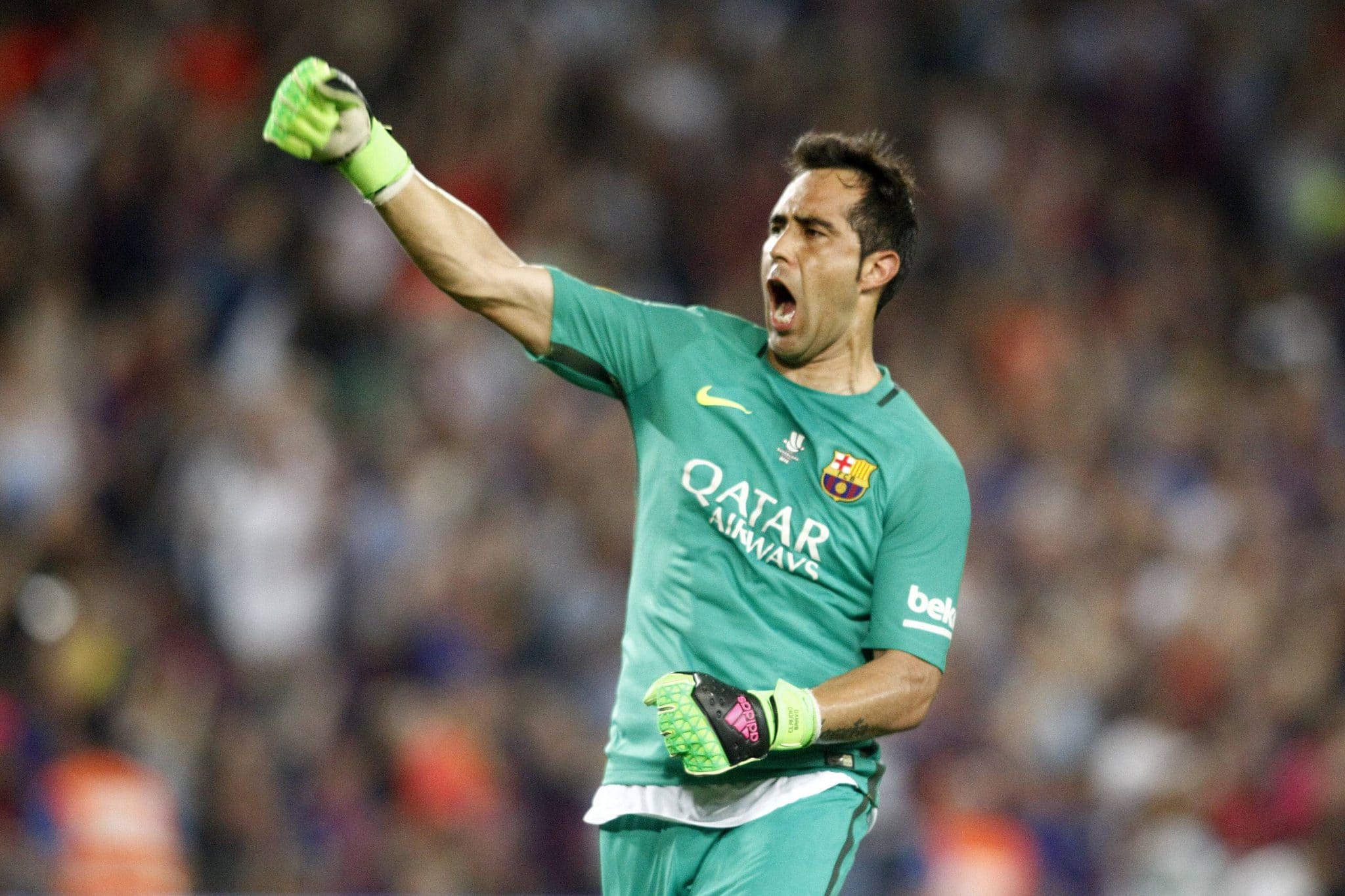 Bravo reconta passagem pelo Barcelona e detona estrutura: &lsquo;Funciona como time pequeno&rsquo;