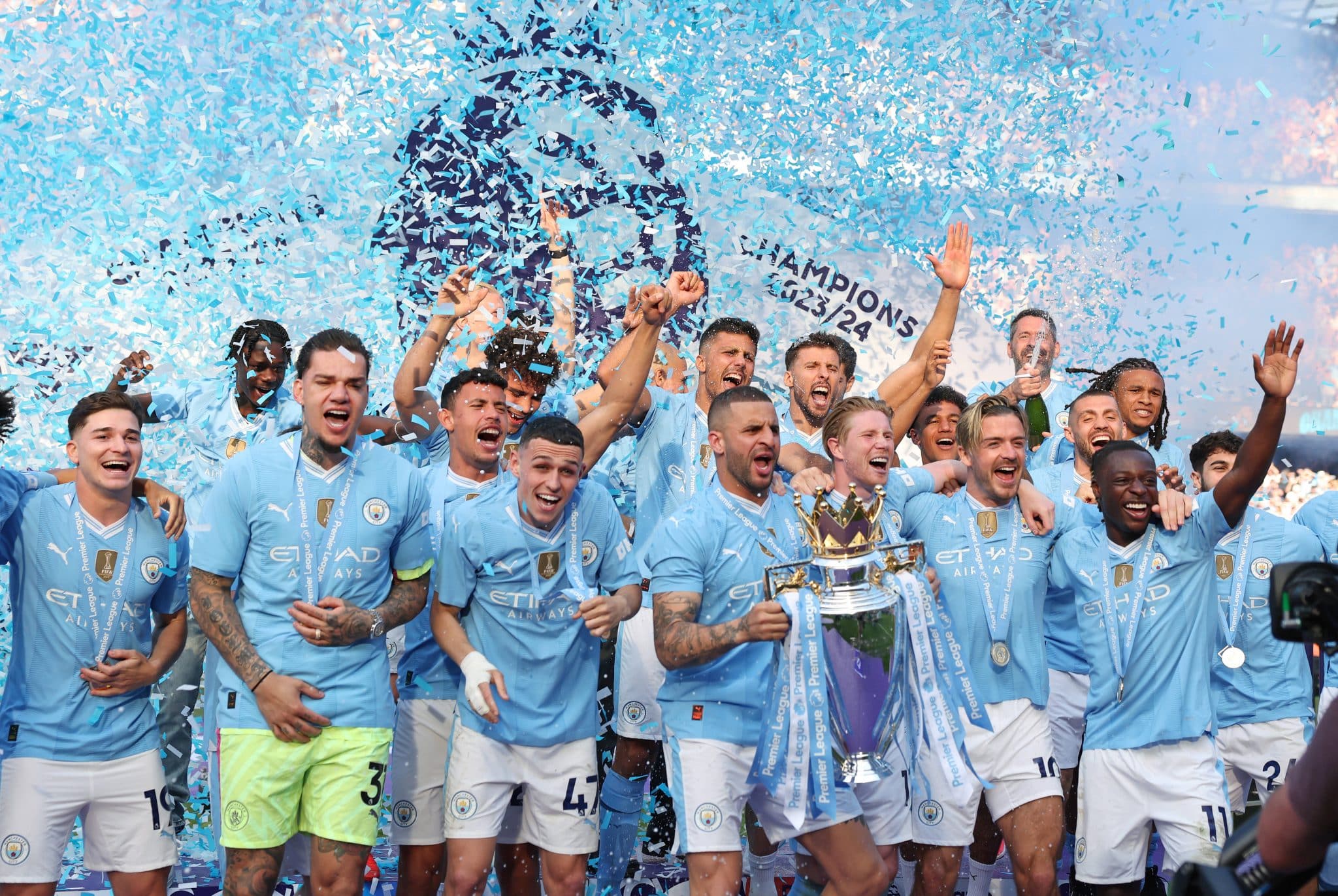 Jogadores do Manchester City celebram t&iacute;tulo da Premier League