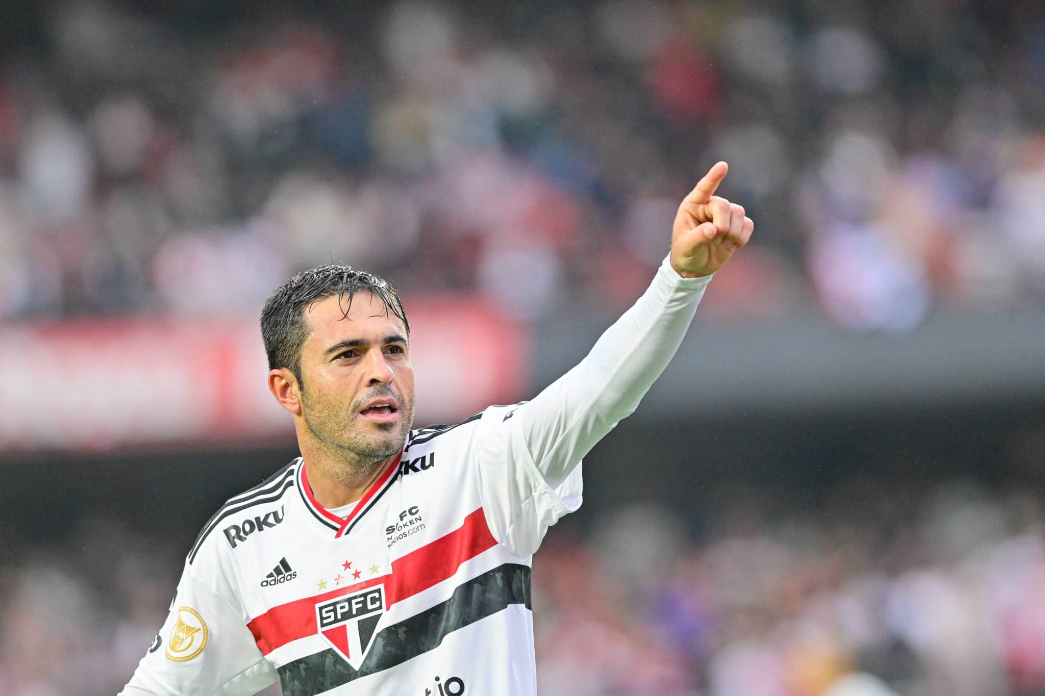 Eder comemora gol pelo S&atilde;o Paulo 