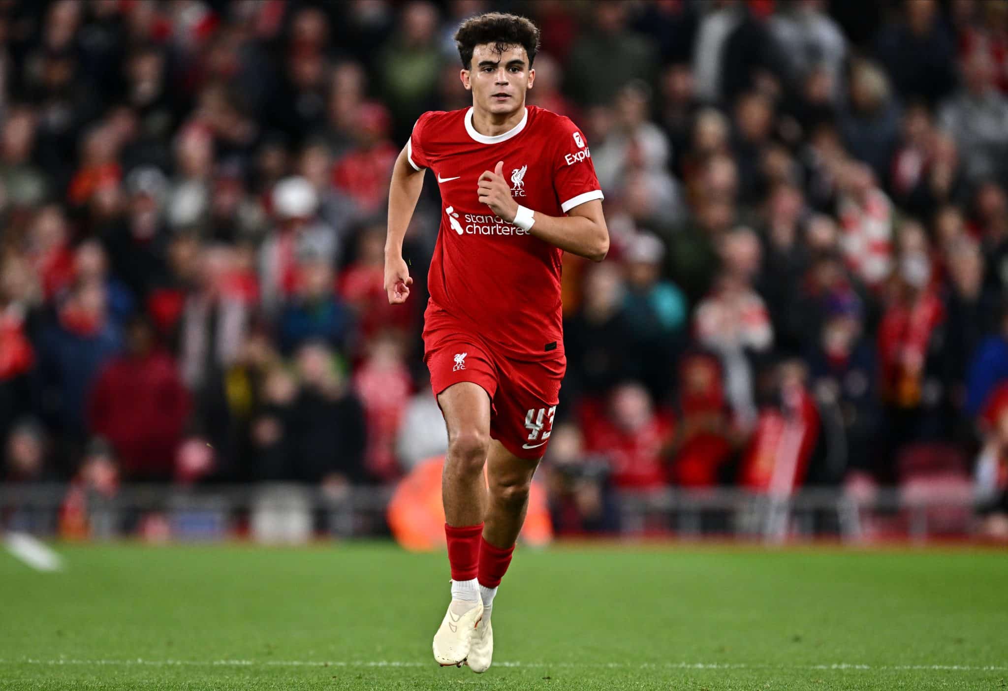 Stefan Bajcetic em a&ccedil;&atilde;o pelo Liverpool