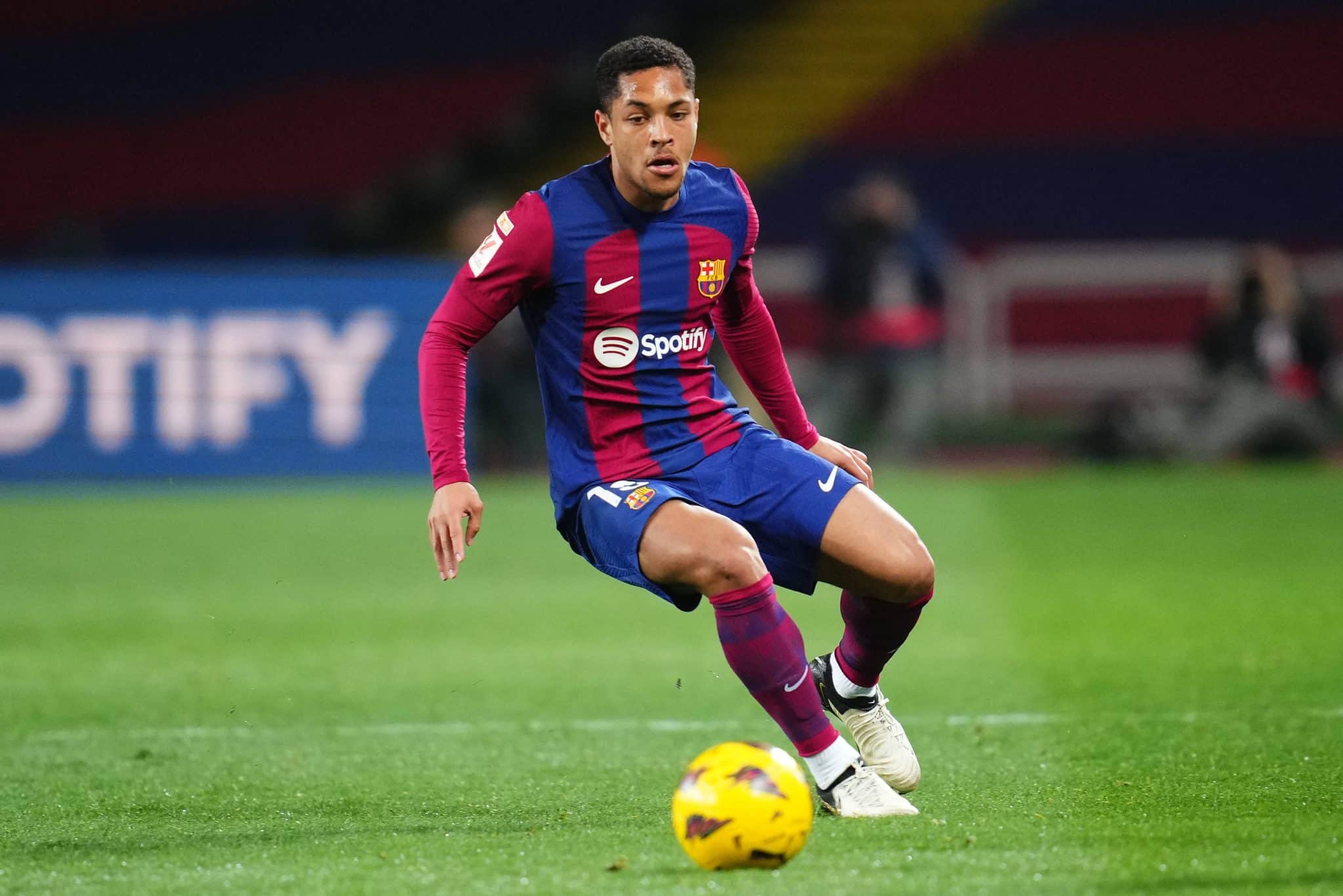 Vitor Roque em a&ccedil;&atilde;o pelo Barcelona