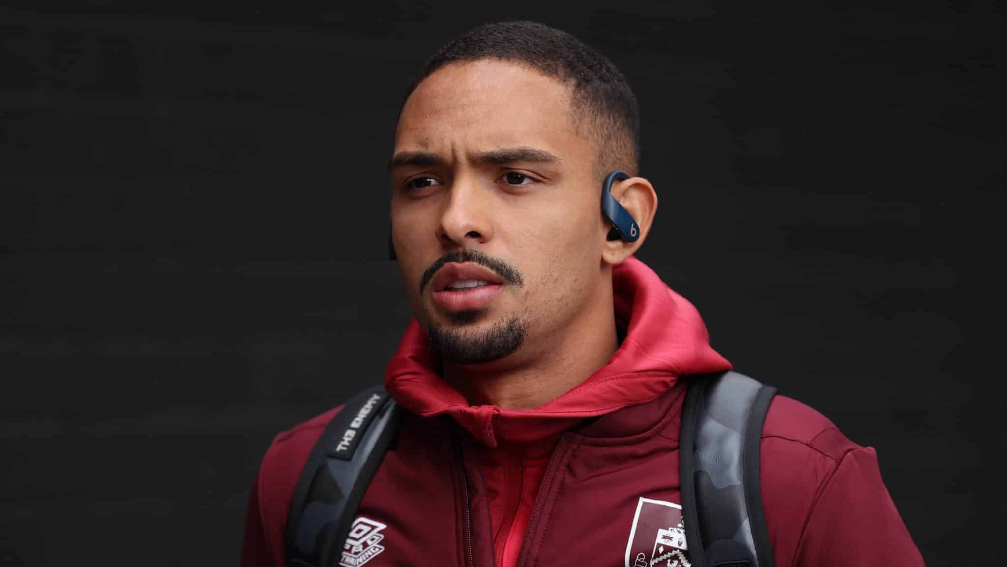 Desejo de Vitinho pesa, e Botafogo fica perto de resolver problema da lateral direita