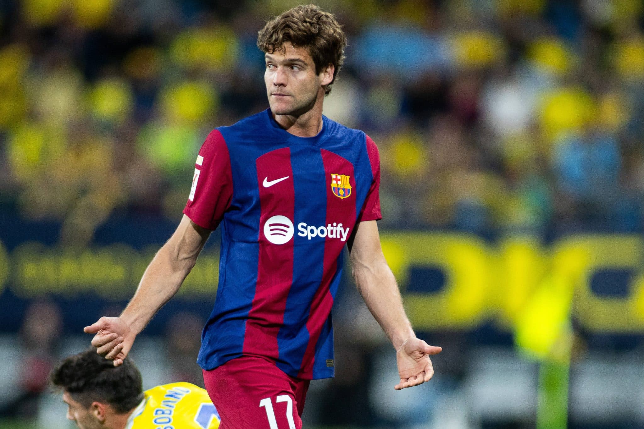 Marcos Alonso em a&ccedil;&atilde;o pelo Barcelona 