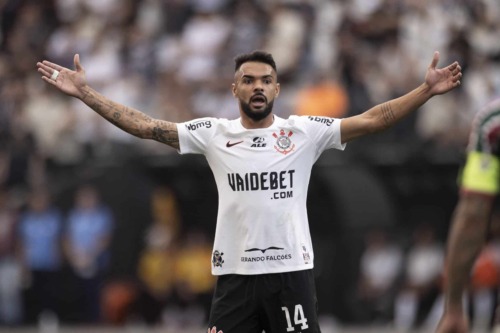 Corinthians pode sofrer transfer ban por d&iacute;vida com o Cuiab&aacute; por Raniele?