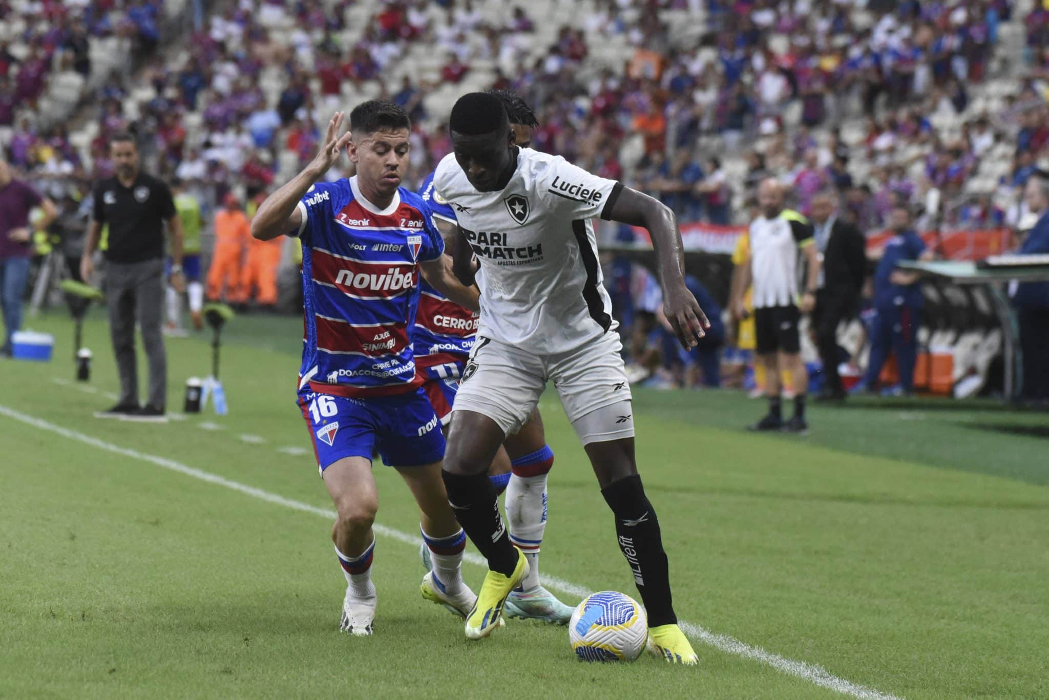 No primeiro turno, Fortaleza e Botafogo empataram em 1 a 1, na Arena Castel&atilde;o (Foto: Imago Images)