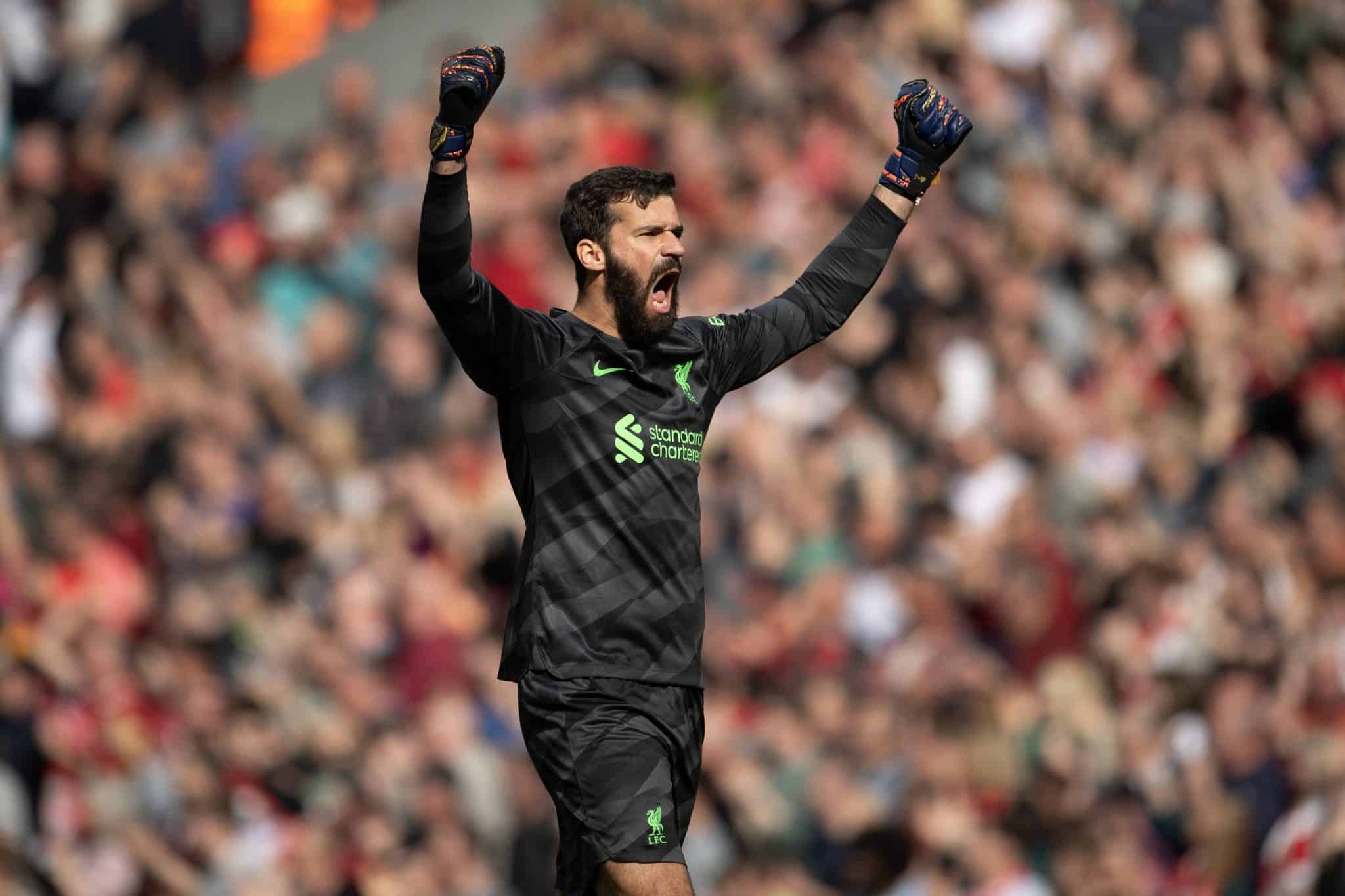 Alisson em a&ccedil;&atilde;o pelo Liverpool