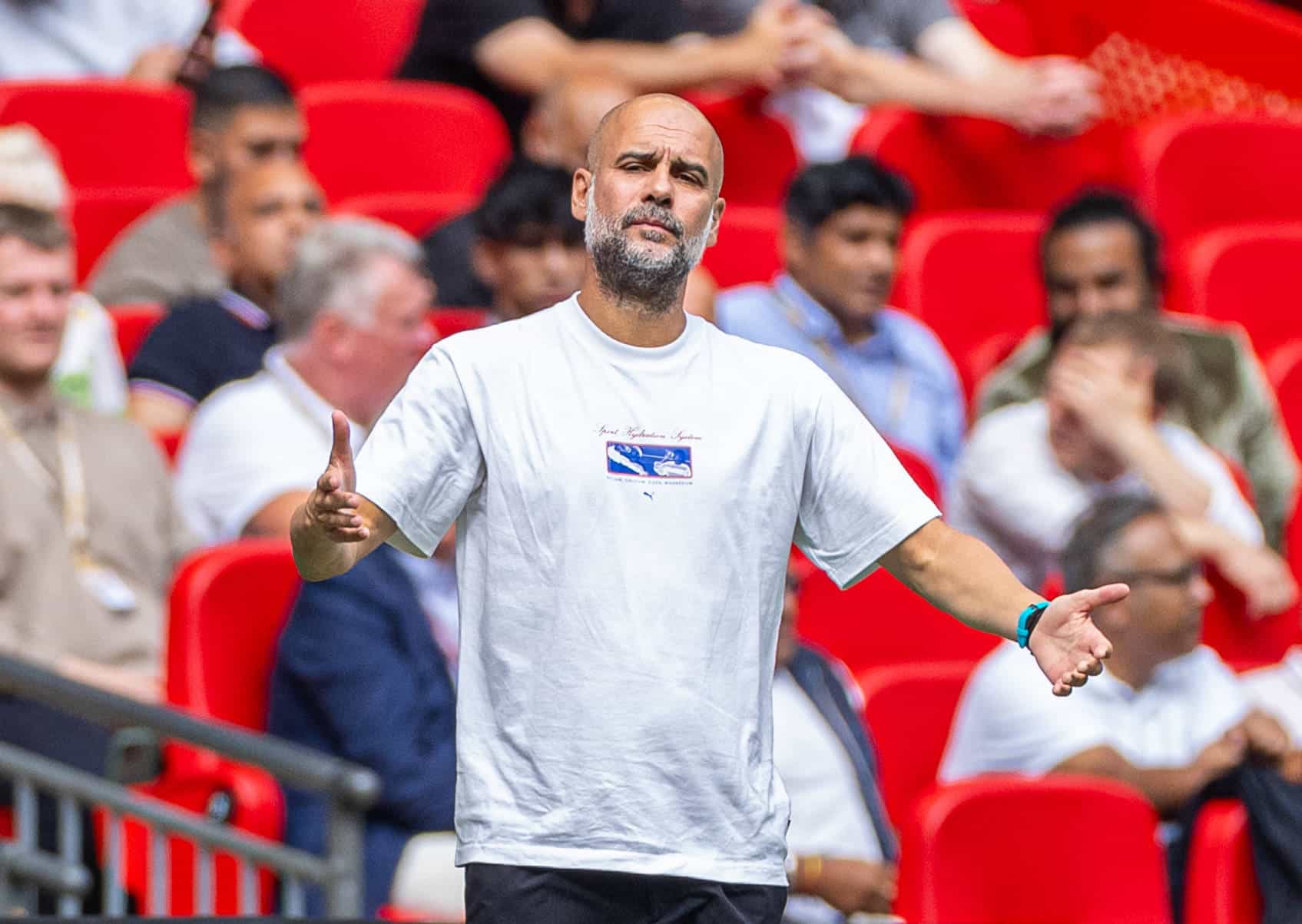 Les&atilde;o de pupilo de Guardiola &lsquo;castiga&rsquo; timidez do Manchester City no mercado