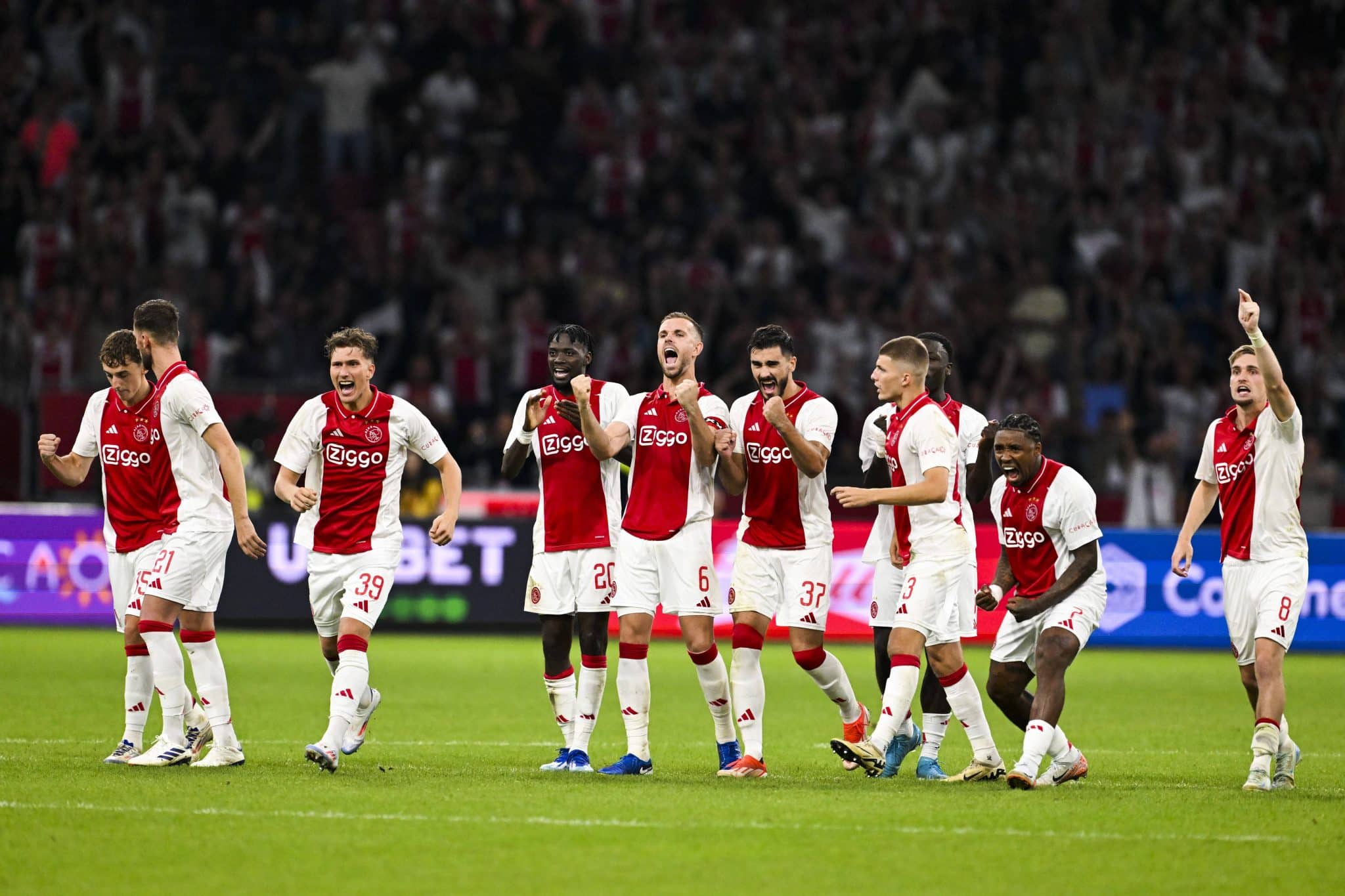 Rea&ccedil;&atilde;o dos jogadores do Ajax durante disputa de p&ecirc;naltis contra o Panathinaikos