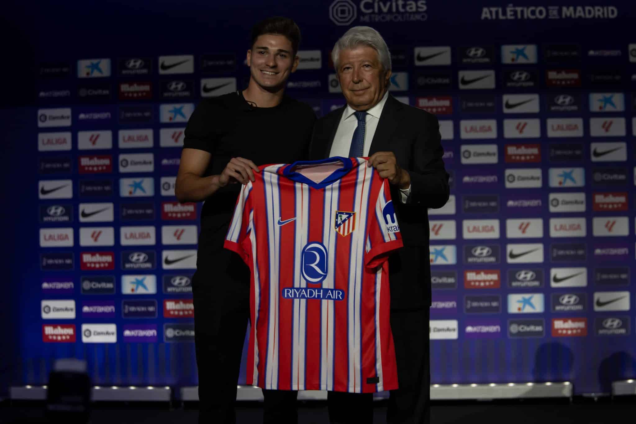 Foto: (Imago) - Juli&aacute;n &Aacute;lvarez &eacute; apresentado pelo Atl&eacute;tico de Madrid