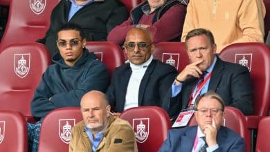 Treinador do Burnley se manifesta sobre chegada de filho de Ronaldinho: &lsquo;Entendo a empolga&ccedil;&atilde;o&rsquo;