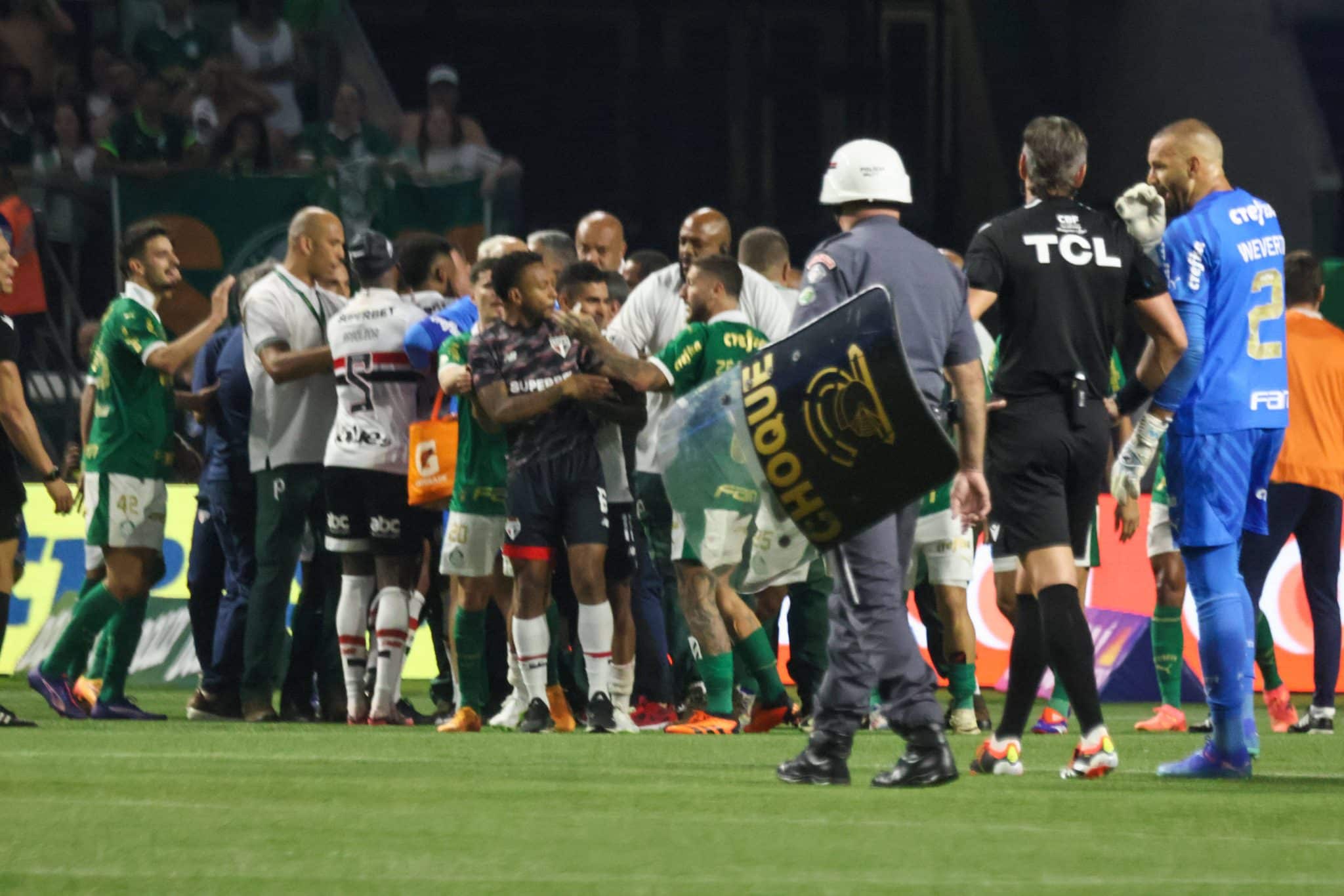 Alvo de soco e amea&ccedil;a, funcion&aacute;rio do Palmeiras diz n&atilde;o ter m&aacute;goa de Sabino