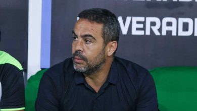 Aborrecido, Artur Jorge n&atilde;o consegue explicar reta final de empate do Botafogo