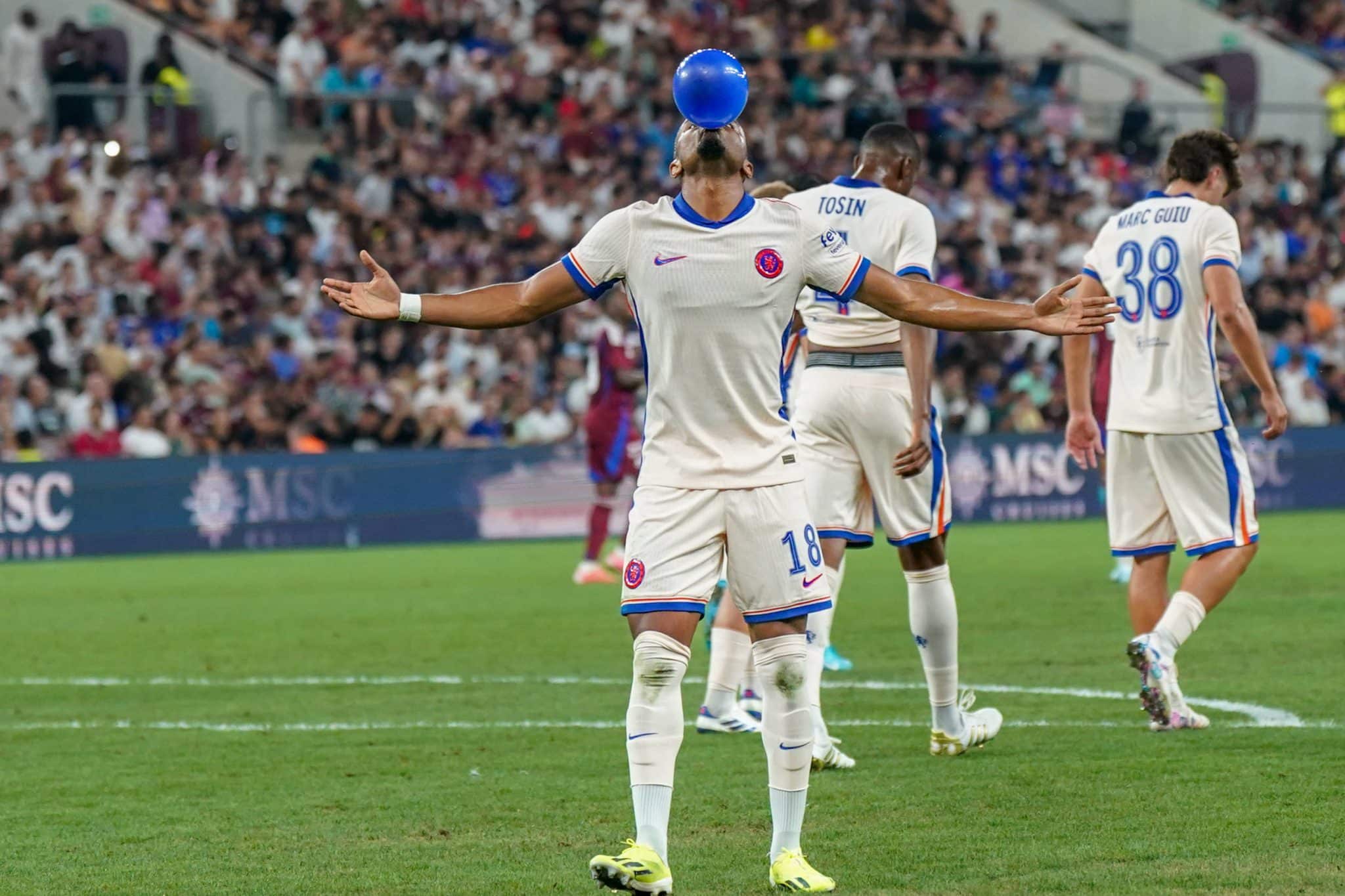 Nkunku e sua tradicional comemora&ccedil;&atilde;o ao balan&ccedil;ar as redes 