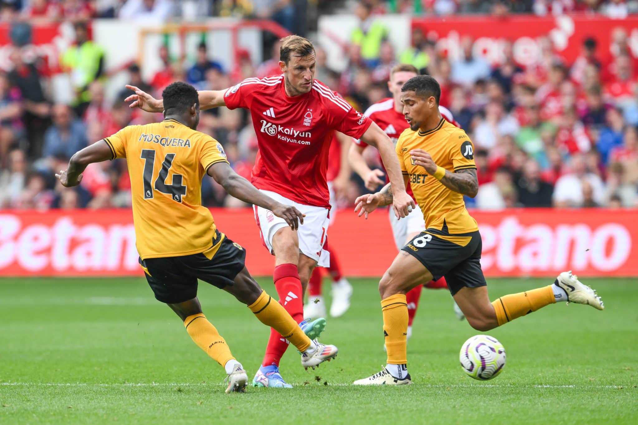 Foto: (Imago) - Lance do jogo entre Nottingham Forest x Wolverhampton pela 3&ordf; rodada da Premier League