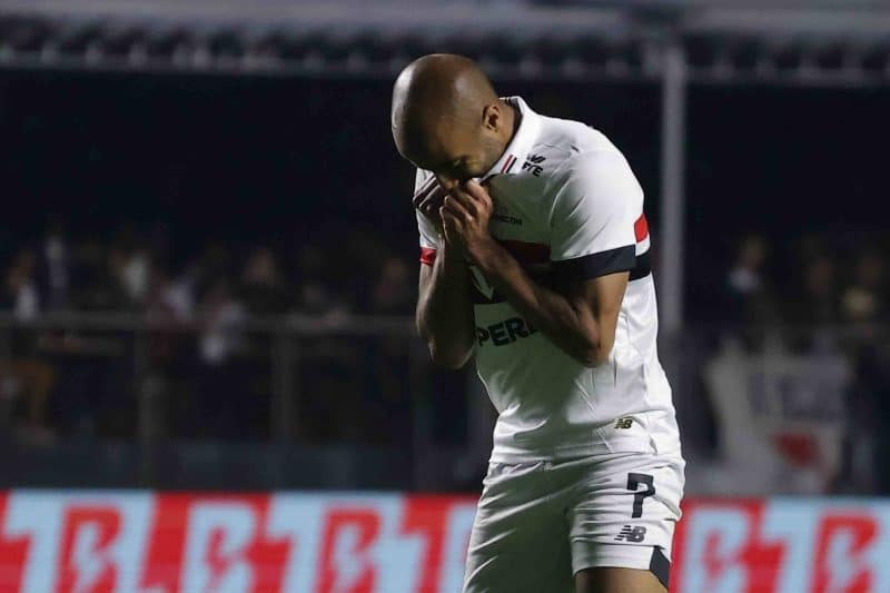 São Paulo ouve mais ‘nãos’ e chega ao fim da janela em desespero por lateral-esquerdo