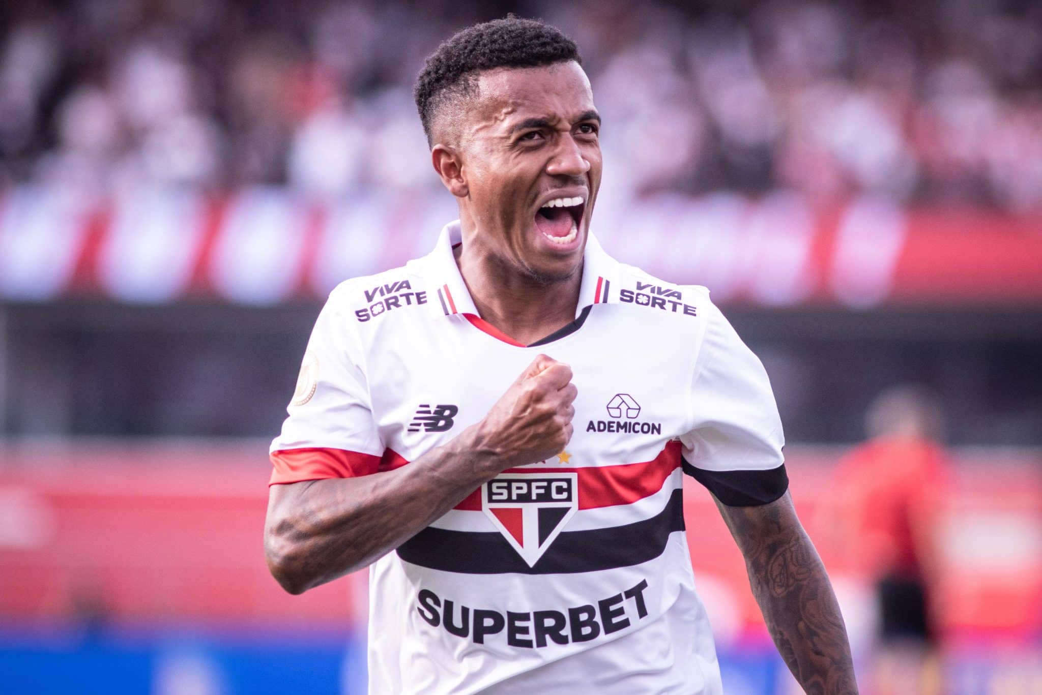 Marcos Ant&ocirc;nio comemora vit&oacute;ria do S&atilde;o Paulo (Foto: Guilherme Veiga/UAI Foto/Gazeta Press)