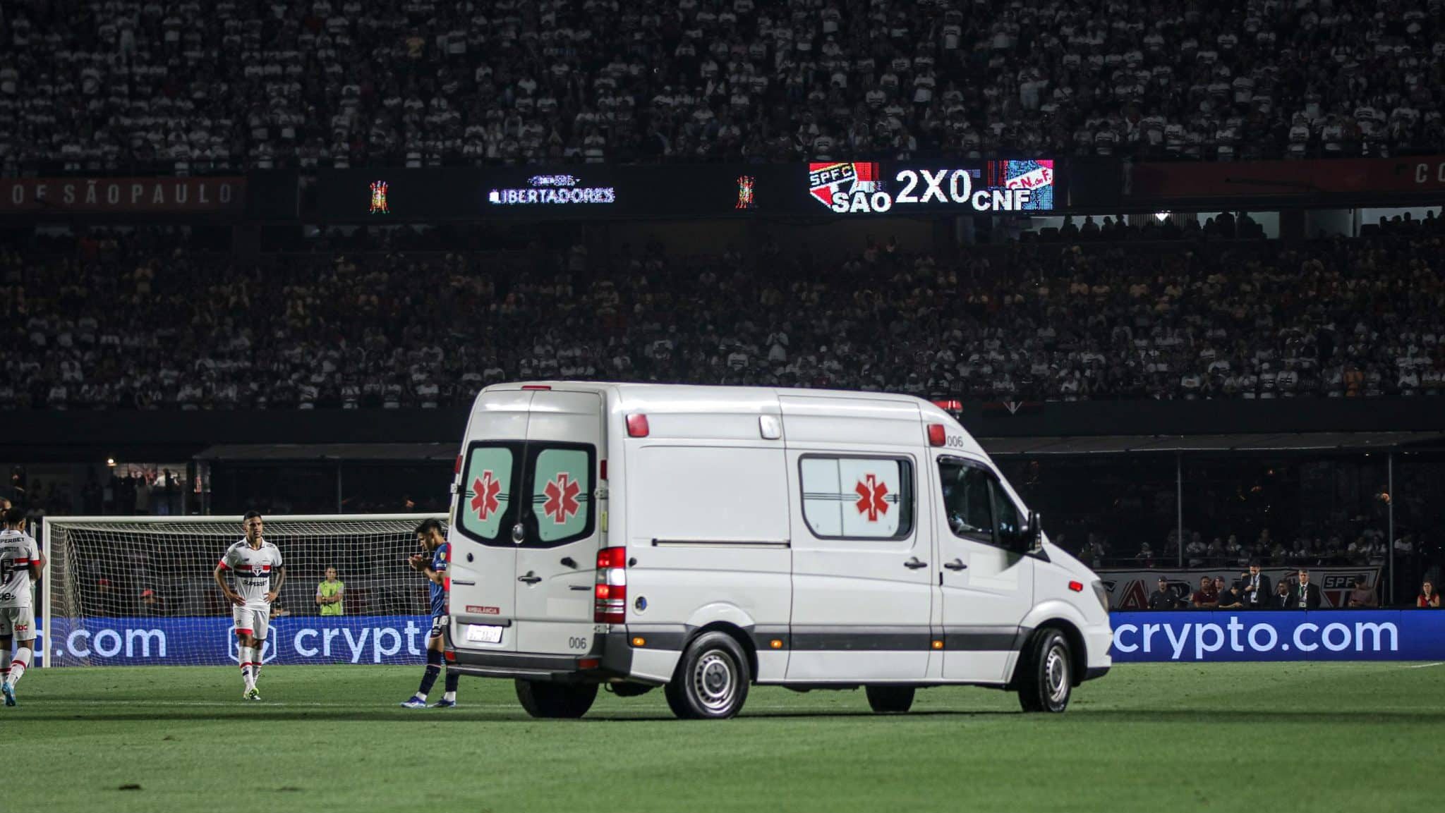 Ap&oacute;s minutos entre &lsquo;vida e morte&rsquo;, zagueiro do Nacional est&aacute; em CTI de hospital em S&atilde;o Paulo