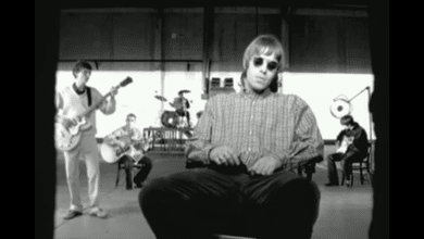 Burnley aproveita volta do Oasis para anunciar refor&ccedil;o com trocadilho infame (e criativo)