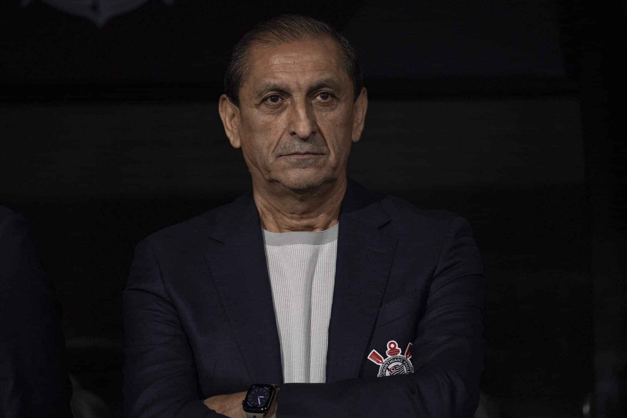 Corinthians tenta atacante a custo zero, mas exig&ecirc;ncia do Grupo City pode minar plano