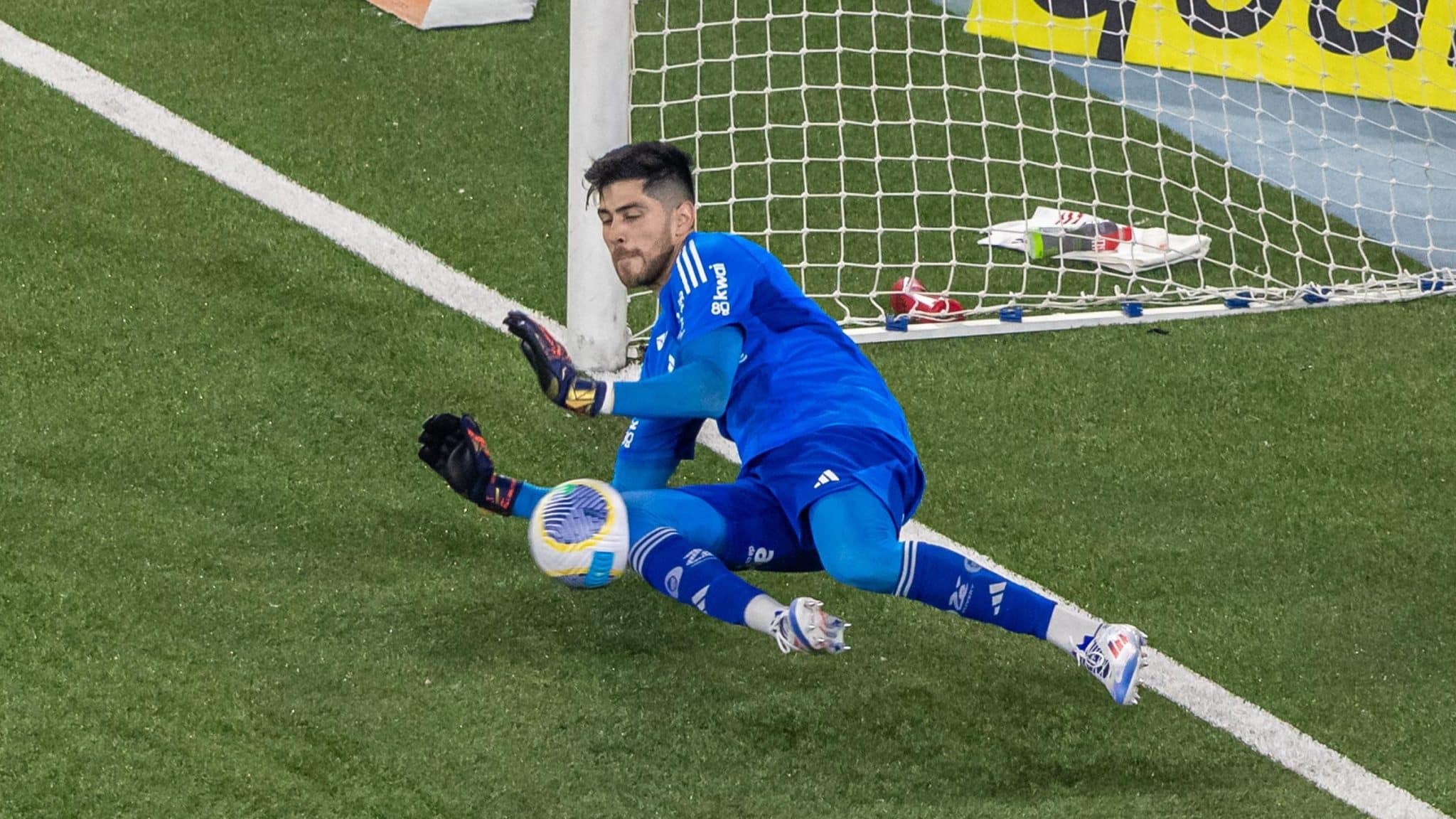 Rossi salva Flamengo de tomar uma goleada ainda maior para o Botafogo