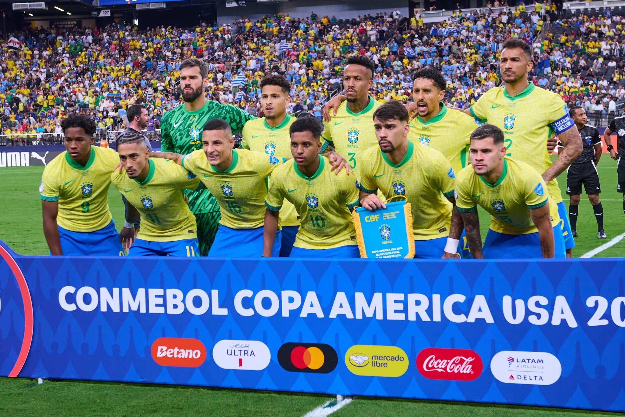 Sele&ccedil;&atilde;o Brasileira perfilada em jogo da Copa Am&eacute;rica 2024 (Foto: IMAGO Images)