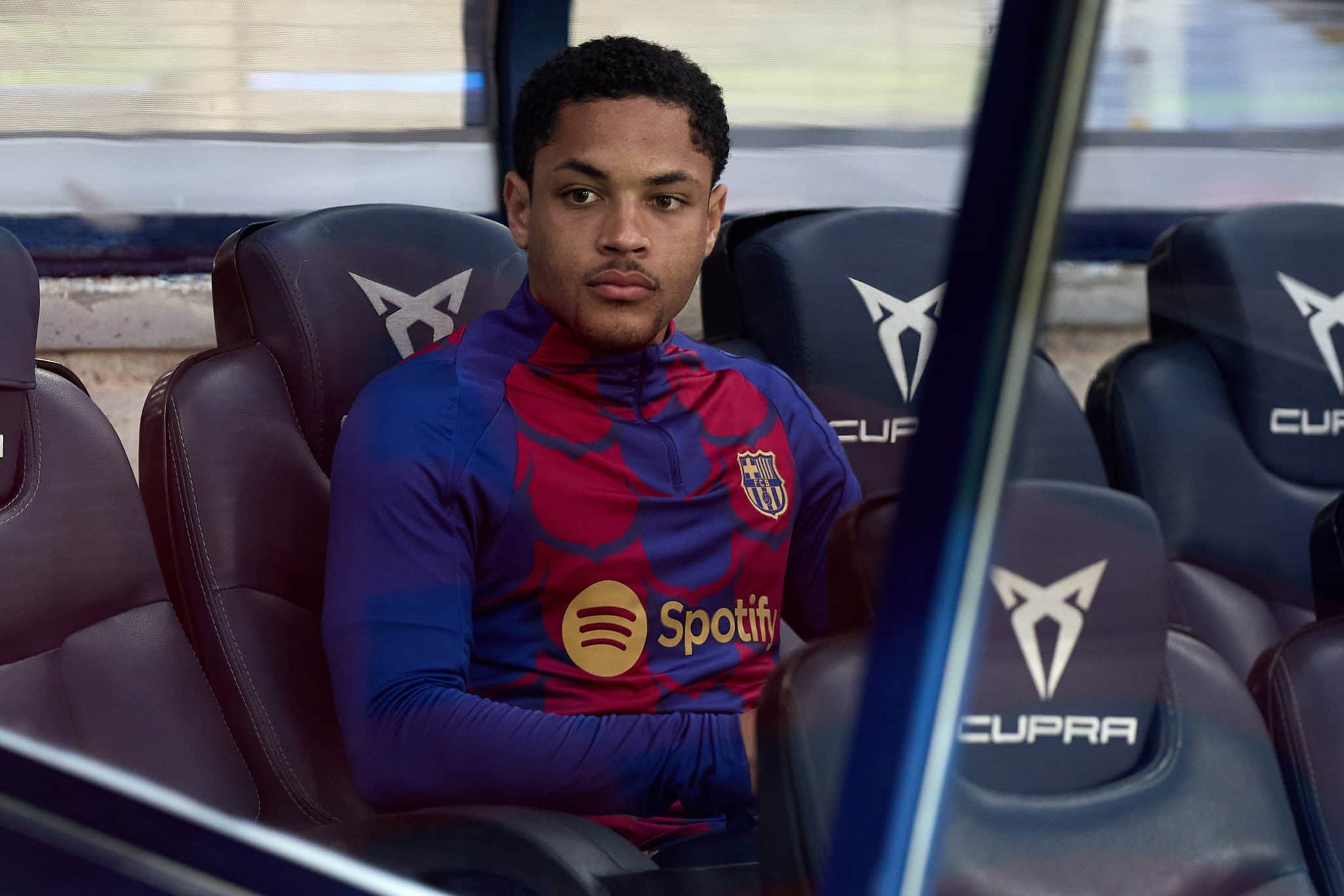 Situa&ccedil;&atilde;o de Vitor Roque no Barcelona piora &agrave;s v&eacute;speras de La Liga