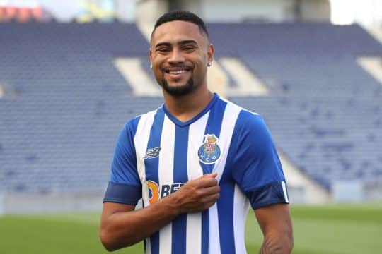 Santos anuncia contrata&ccedil;&atilde;o de atacante que marcou gol de t&iacute;tulo pelo Flamengo