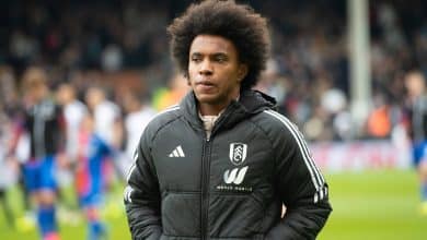 Willian assina com ex-clube e fica perto de bater novo recorde na Premier League