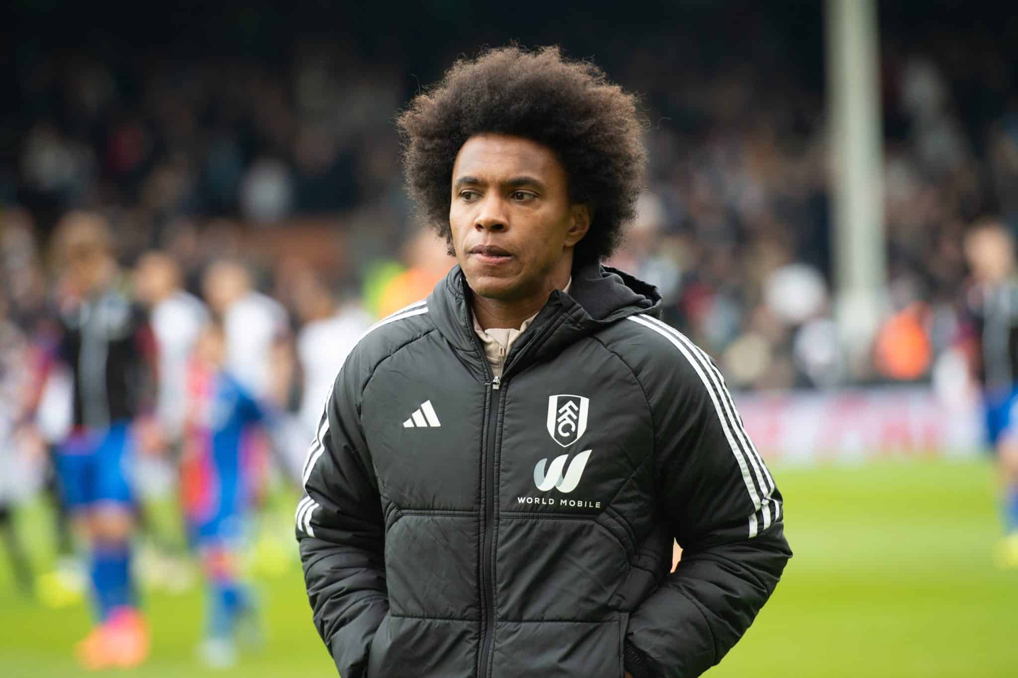 Willian assina com ex-clube e fica perto de bater novo recorde na Premier League