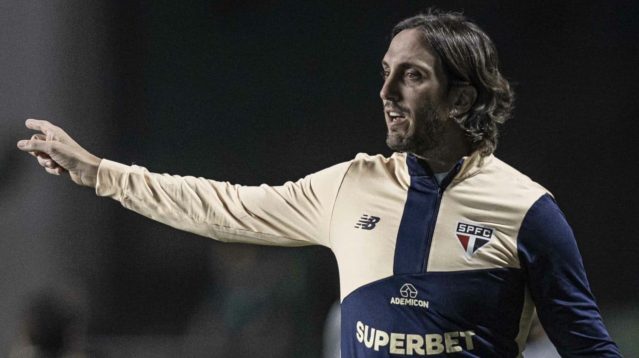 O S&atilde;o Paulo usou for&ccedil;a m&aacute;xima, mas esqueceu de jogar futebol em noite de classifica&ccedil;&atilde;o