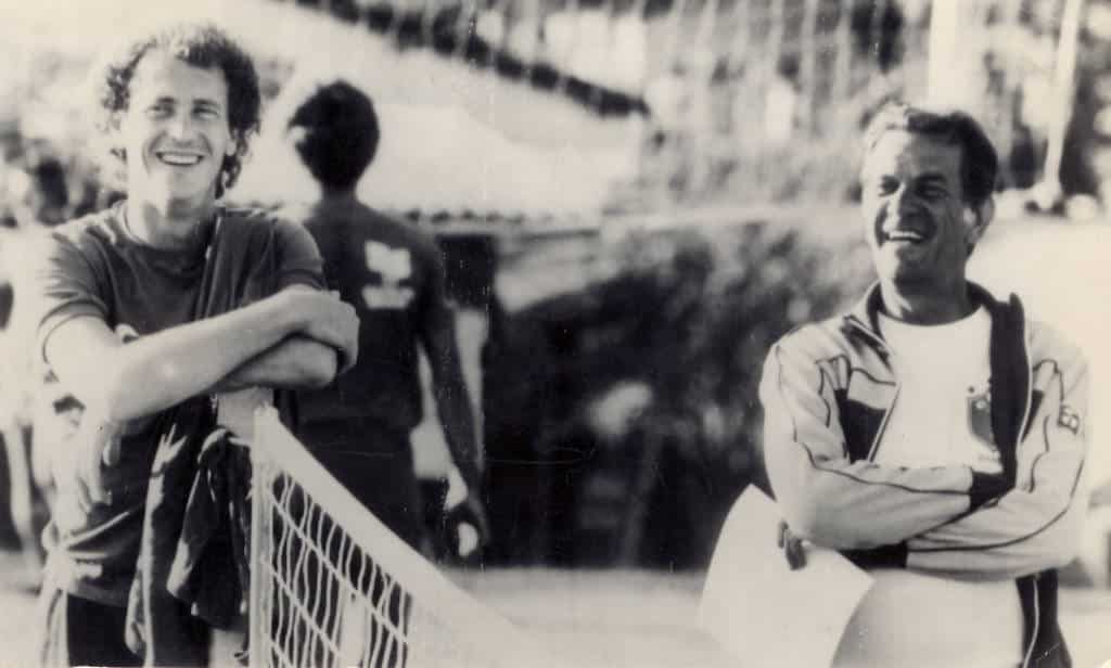 Tel&ecirc; Santana com Falc&atilde;o, na Sele&ccedil;&atilde;o Brasileira, em 1982 - Foto: Gazeta Press