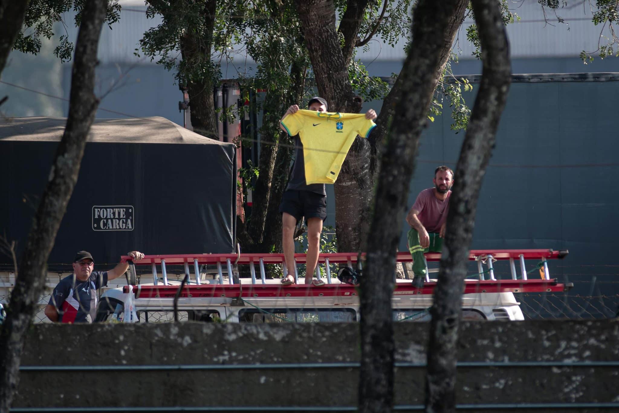 Multid&atilde;o, espiadinha e camarote mirim: Sele&ccedil;&atilde;o Brasileira agita Curitiba ap&oacute;s 21 anos