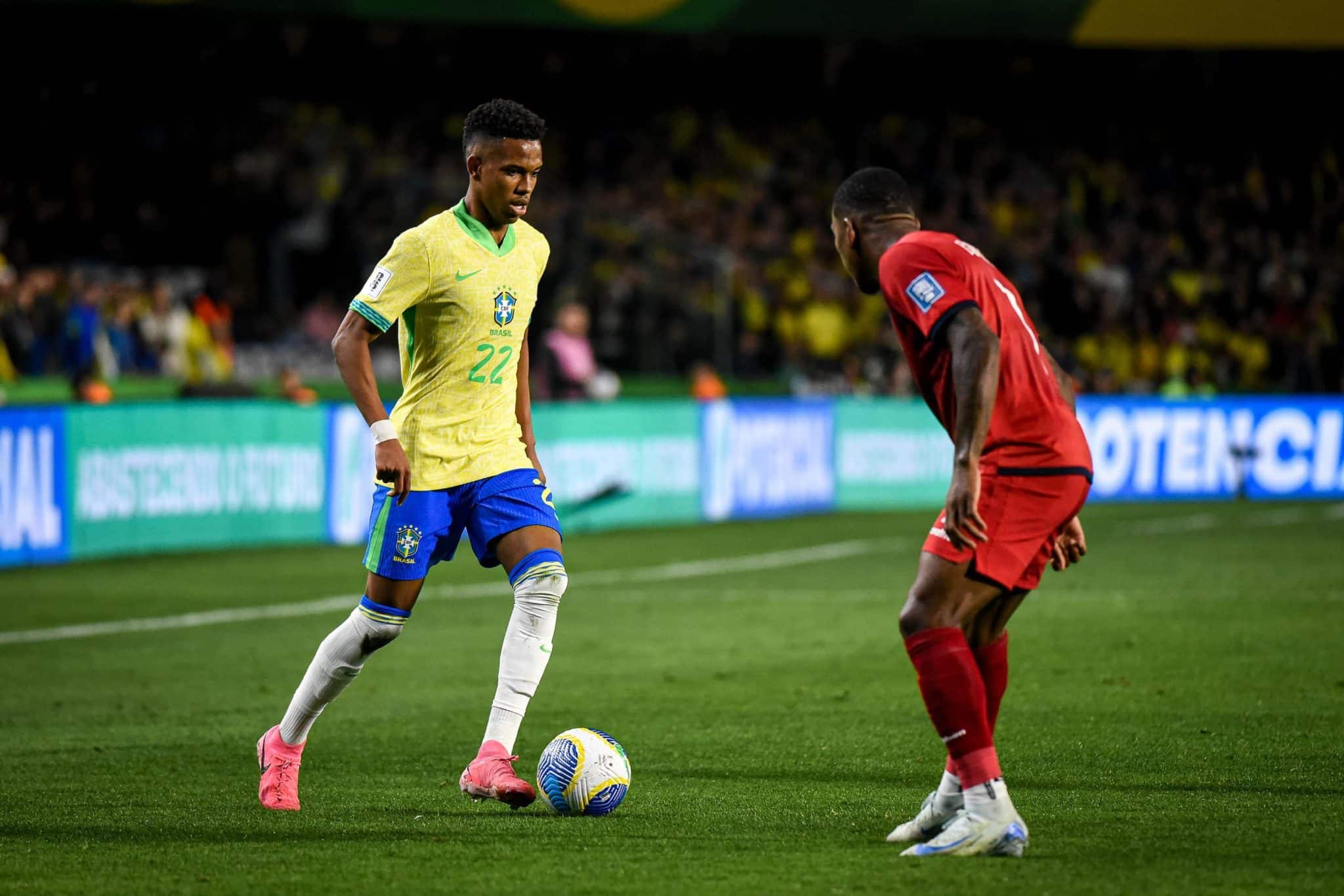 Est&ecirc;v&atilde;o, em estreia pela Sele&ccedil;&atilde;o