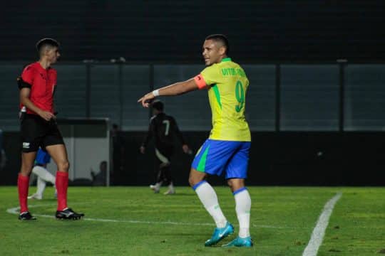 Vitor Roque retorna ao Betis para nova era: &lsquo;Faz seis meses que n&atilde;o sorria&rsquo;