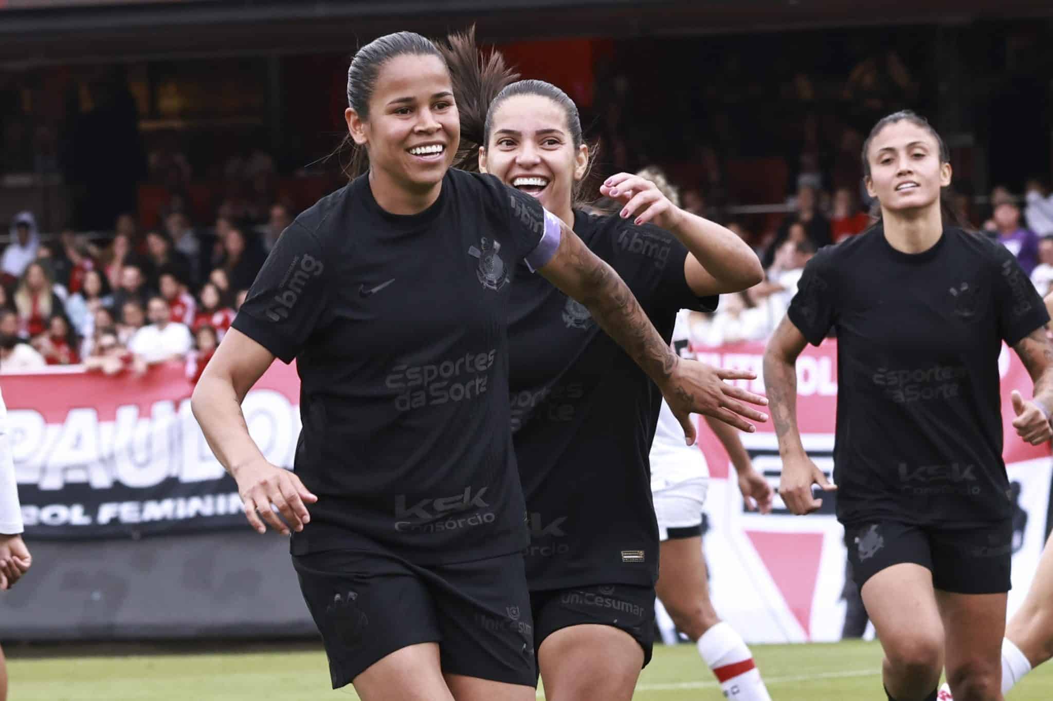 Artilheira Vic Albuquerque comanda vit&oacute;ria do Corinthians na primeira decis&atilde;o do Brasileir&atilde;o