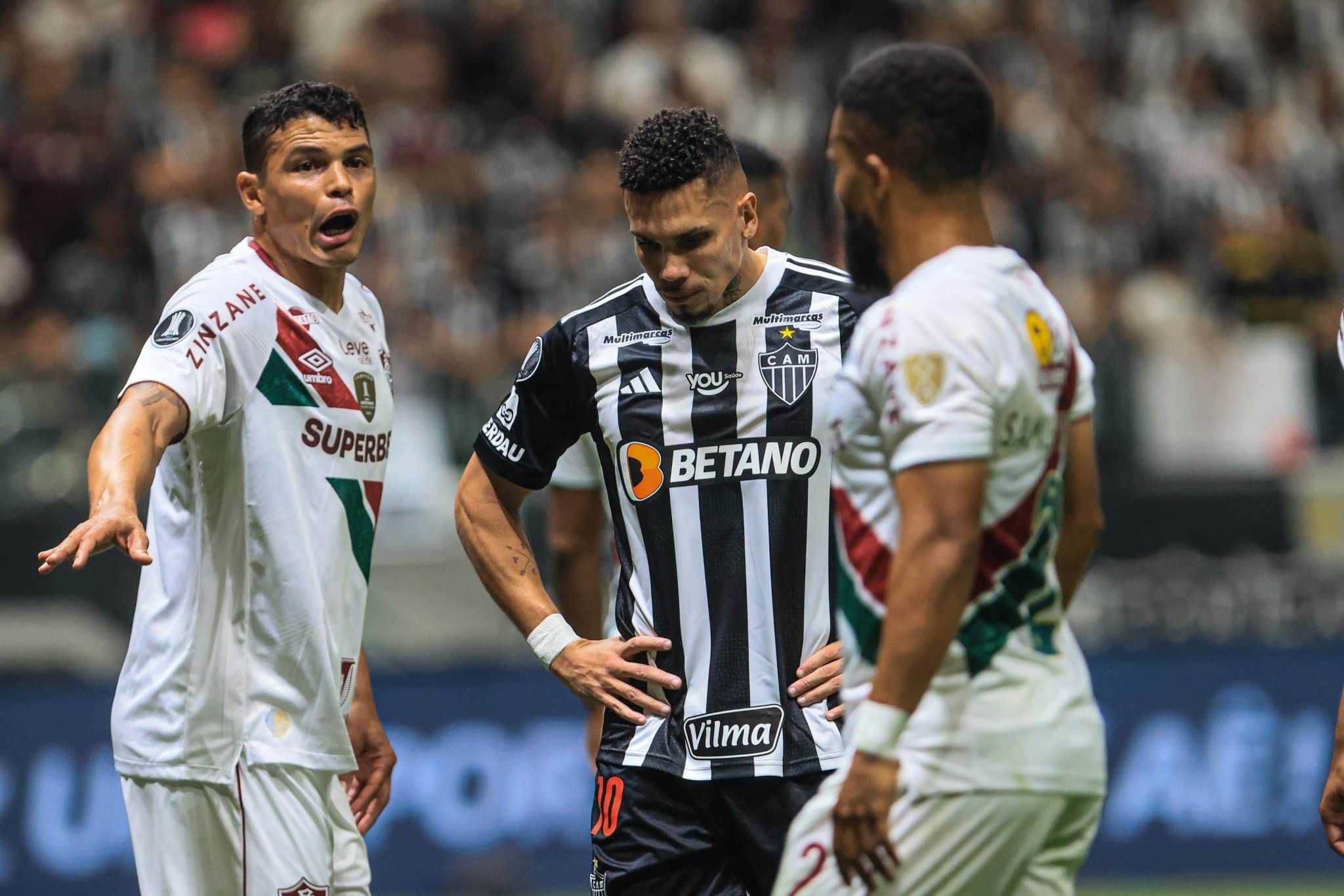 Paulinho lamenta chance perdida