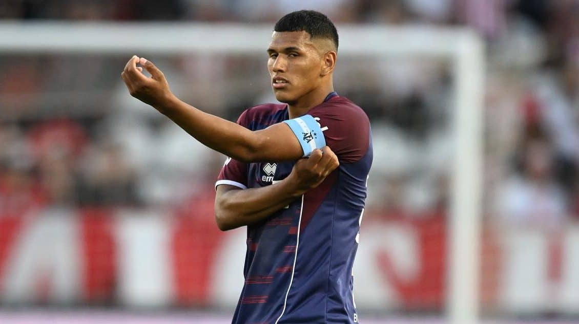 Parece com Bustos? Conhe&ccedil;a Braian Aguirre, novo lateral direito do Internacional
