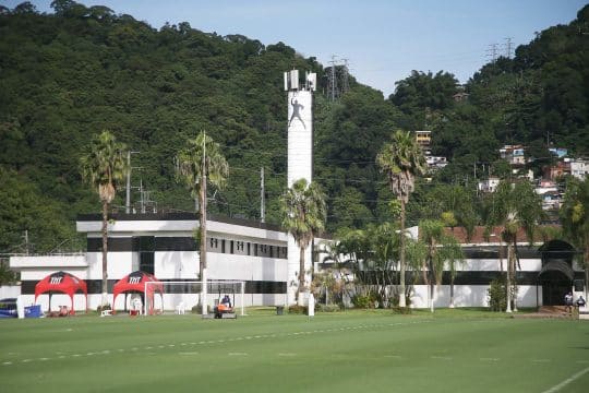 Santos estuda relan&ccedil;ar produto com Meninos da Vila para financiar constru&ccedil;&atilde;o de novo CT