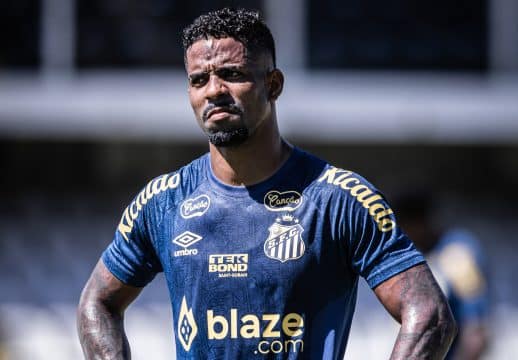 A lateral direita &eacute; a maior prova da indecis&atilde;o de Carille no Santos