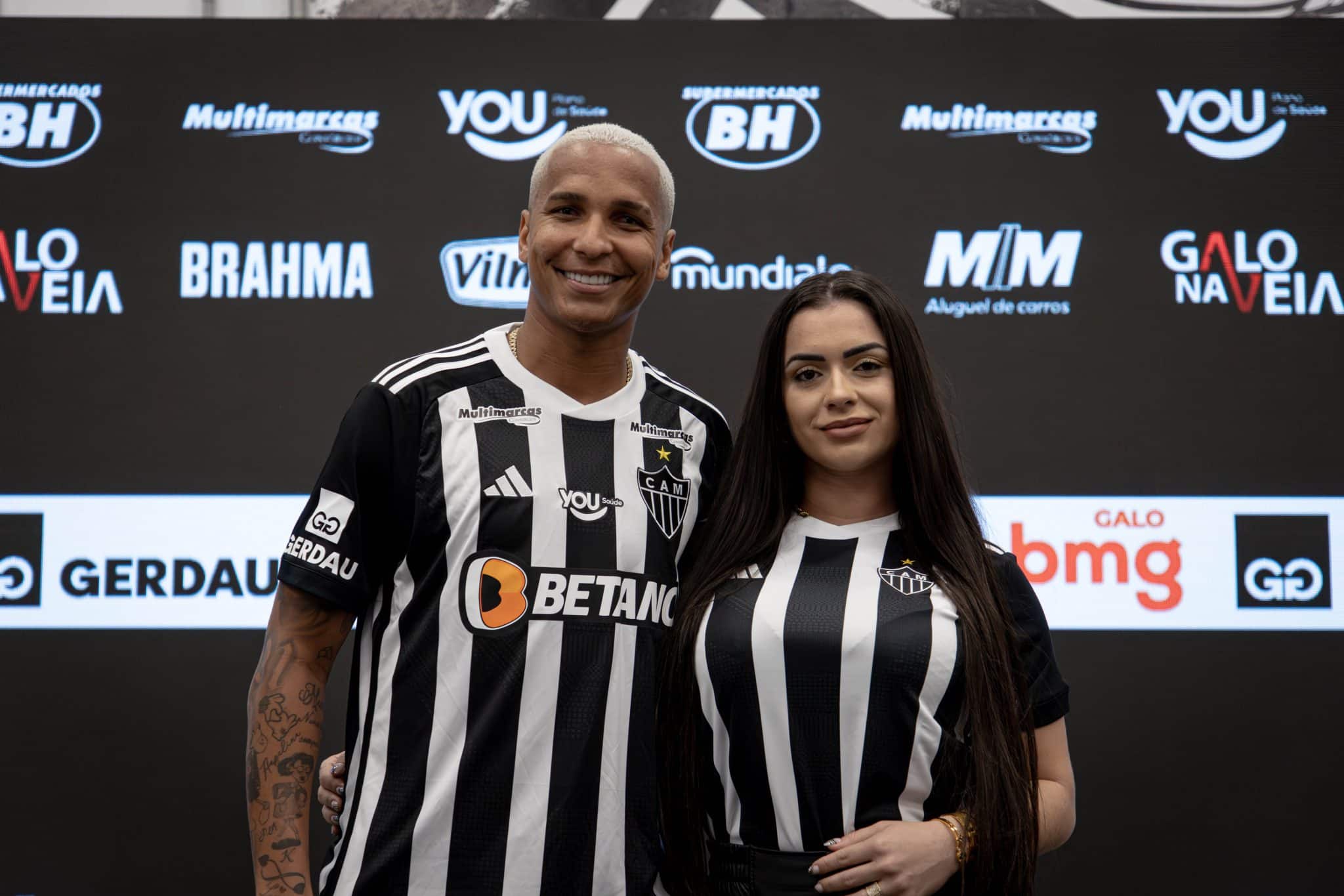 Deyverson e a esposa, Karina